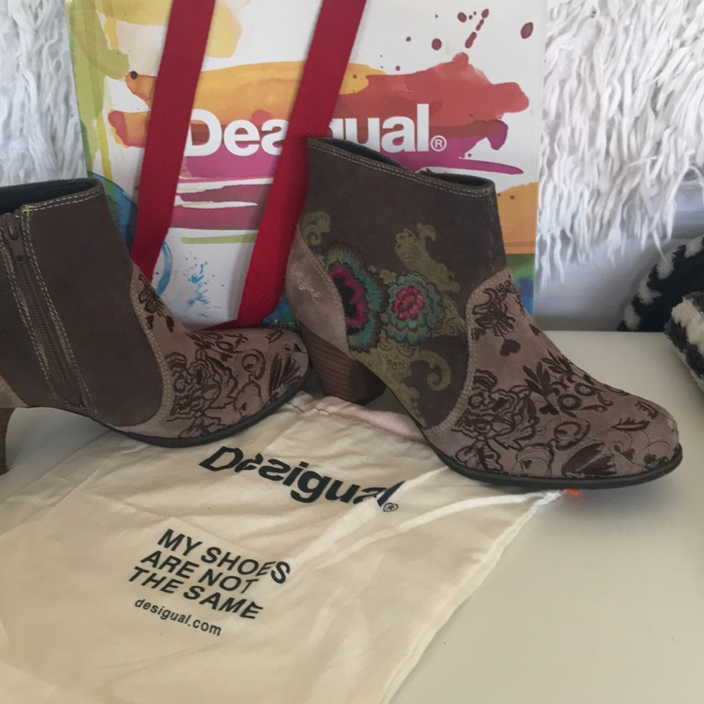COPY - Desigual booties